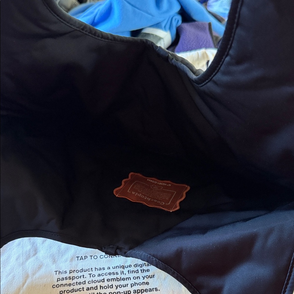 Coachtopia Loop Flat Tote with Cloud Quilting - Picture 6 of 7